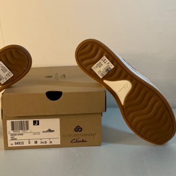 Cloudsteppers by Clark’s. Size 6 navy. Style breeze shore slides. New in box. - Picture 3 of 4